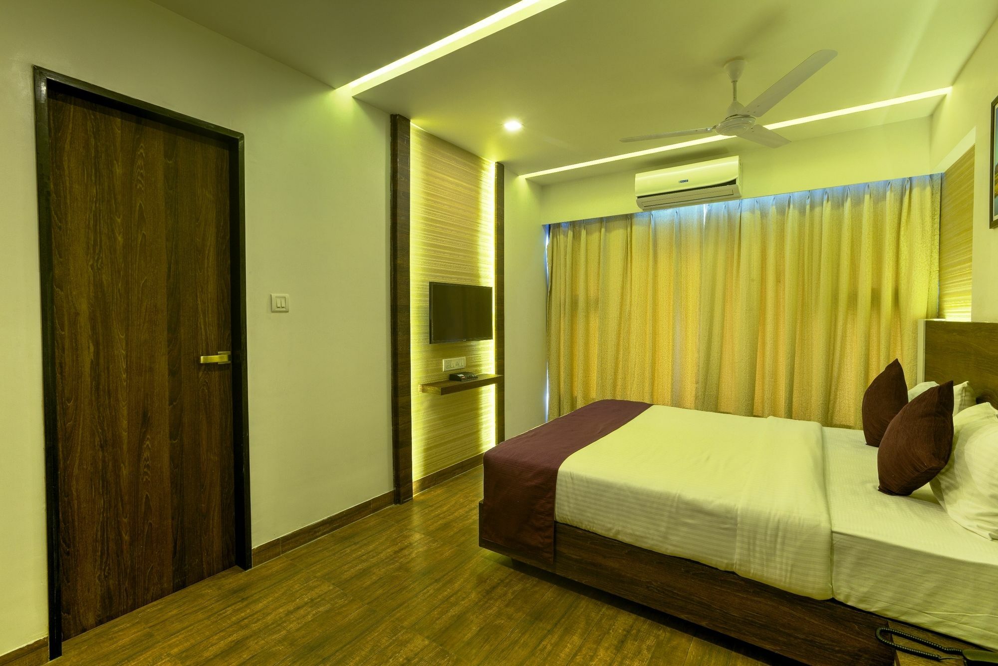 Oyo 78245 Collection O Hotel Crown Inn Navi Mumbai Luaran gambar